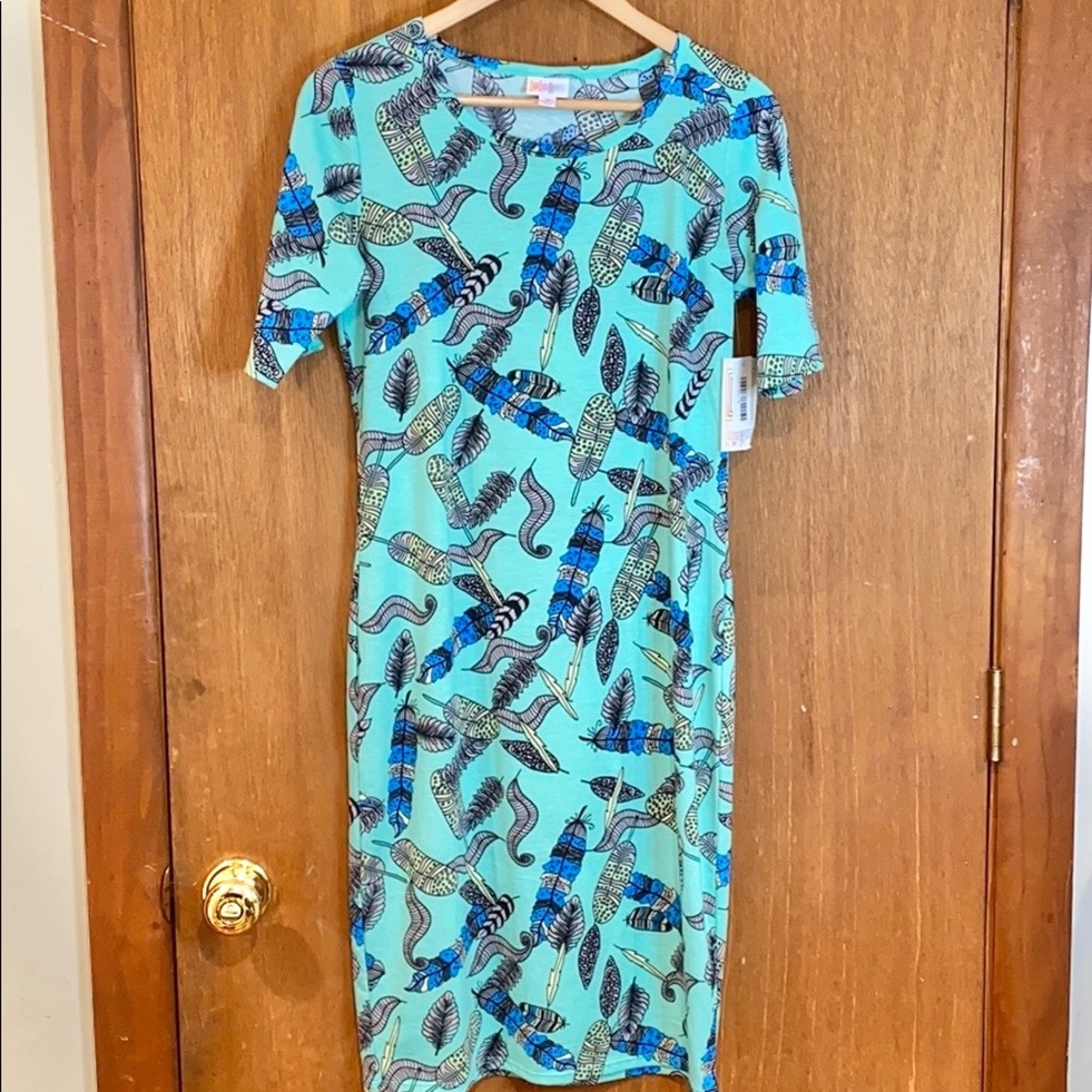 🆕 NWT Lularoe Julie feather dress size medium